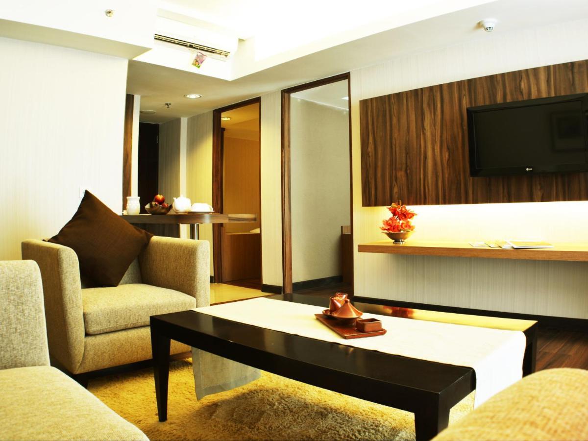 מלון סמיניאק Ramada By Wyndham Bali Sunset Road Kuta מראה חיצוני תמונה