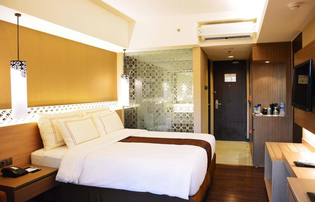 מלון סמיניאק Ramada By Wyndham Bali Sunset Road Kuta מראה חיצוני תמונה