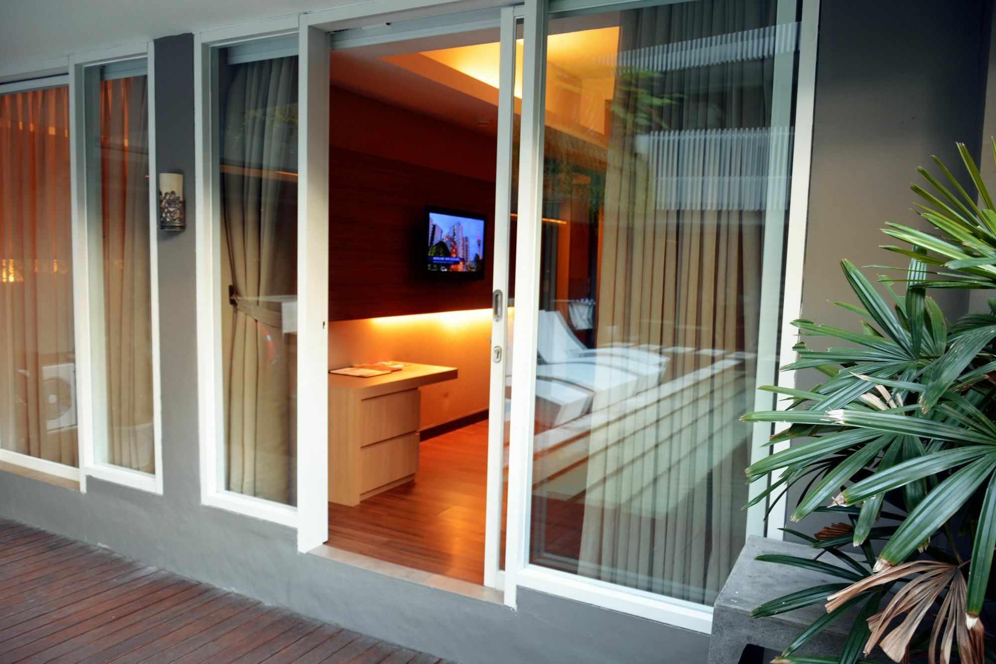 מלון סמיניאק Ramada By Wyndham Bali Sunset Road Kuta מראה חיצוני תמונה